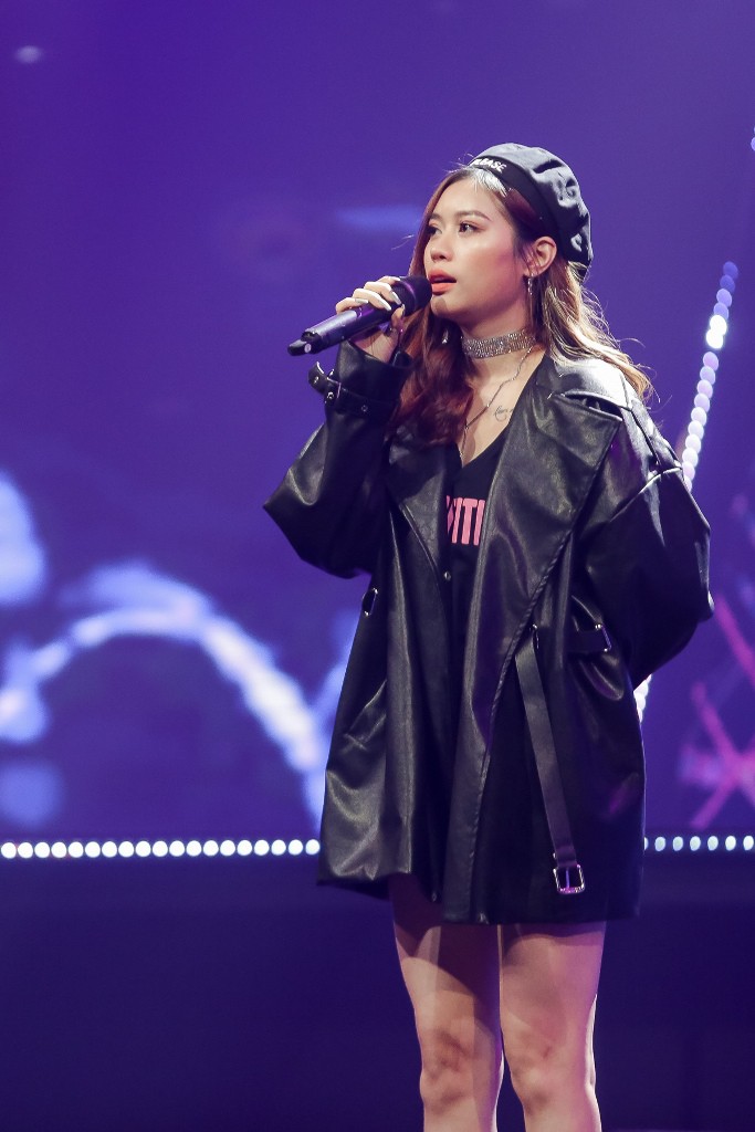 The Debut tập 2: Đức Phúc khó chịu ra mặt khi bị thí sinh chào là cưng