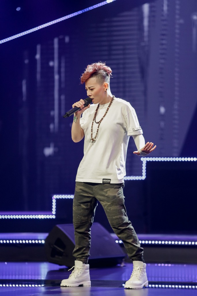 The Debut tập 2: Đức Phúc khó chịu ra mặt khi bị thí sinh chào là cưng