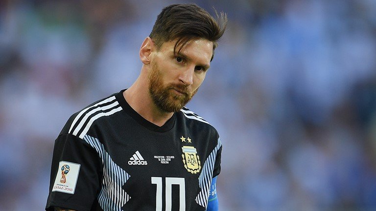 Messi hỏng penalty, Argentina ra quân thảm họa