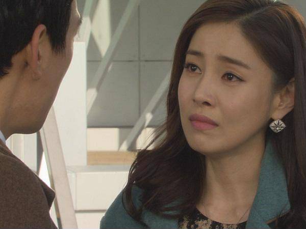 Nhọc nhằn kiếm tiền để rồi mất chồng vào tay osin trẻ