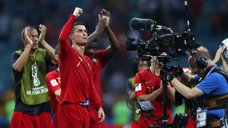 Ronaldo nổ hat-trick, Bồ Đào Nha rượt đuổi ngoạn mục Tây Ban Nha Ronaldo nổ hat-trick, Bồ Đào Nha rượt đuổi ngoạn mục Tây Ban Nha