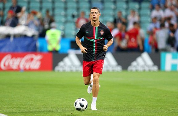 Ronaldo nổ hat-trick, Bồ Đào Nha rượt đuổi ngoạn mục Tây Ban Nha Ronaldo nổ hat-trick, Bồ Đào Nha rượt đuổi ngoạn mục Tây Ban Nha