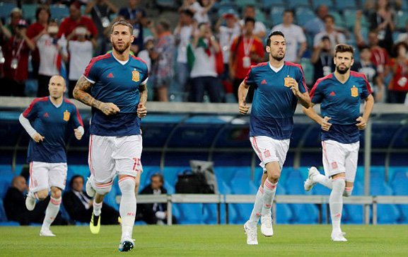 Ronaldo nổ hat-trick, Bồ Đào Nha rượt đuổi ngoạn mục Tây Ban Nha Ronaldo nổ hat-trick, Bồ Đào Nha rượt đuổi ngoạn mục Tây Ban Nha