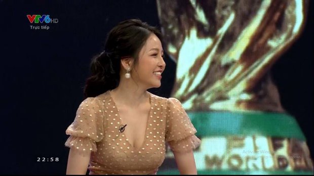 Cận cảnh vẻ đẹp cực nóng của hot girl Trâm Anh bình luận World Cup trên VTV