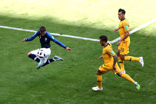 VAR, thần may mắn giúp Pháp có chuỗi thắng lịch sử ở World Cup