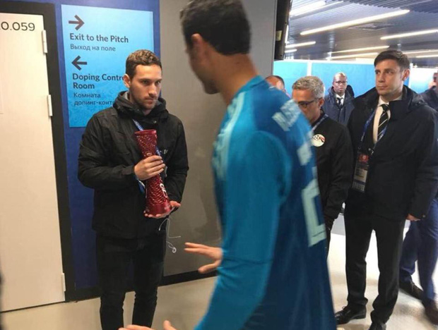 Chuyện lạ World Cup: Thủ môn Ai Cập từ chối nhận giải Cầu thủ hay nhất trận Chuyện lạ World Cup: Thủ môn Ai Cập từ chối nhận giải Cầu thủ hay nhất trận