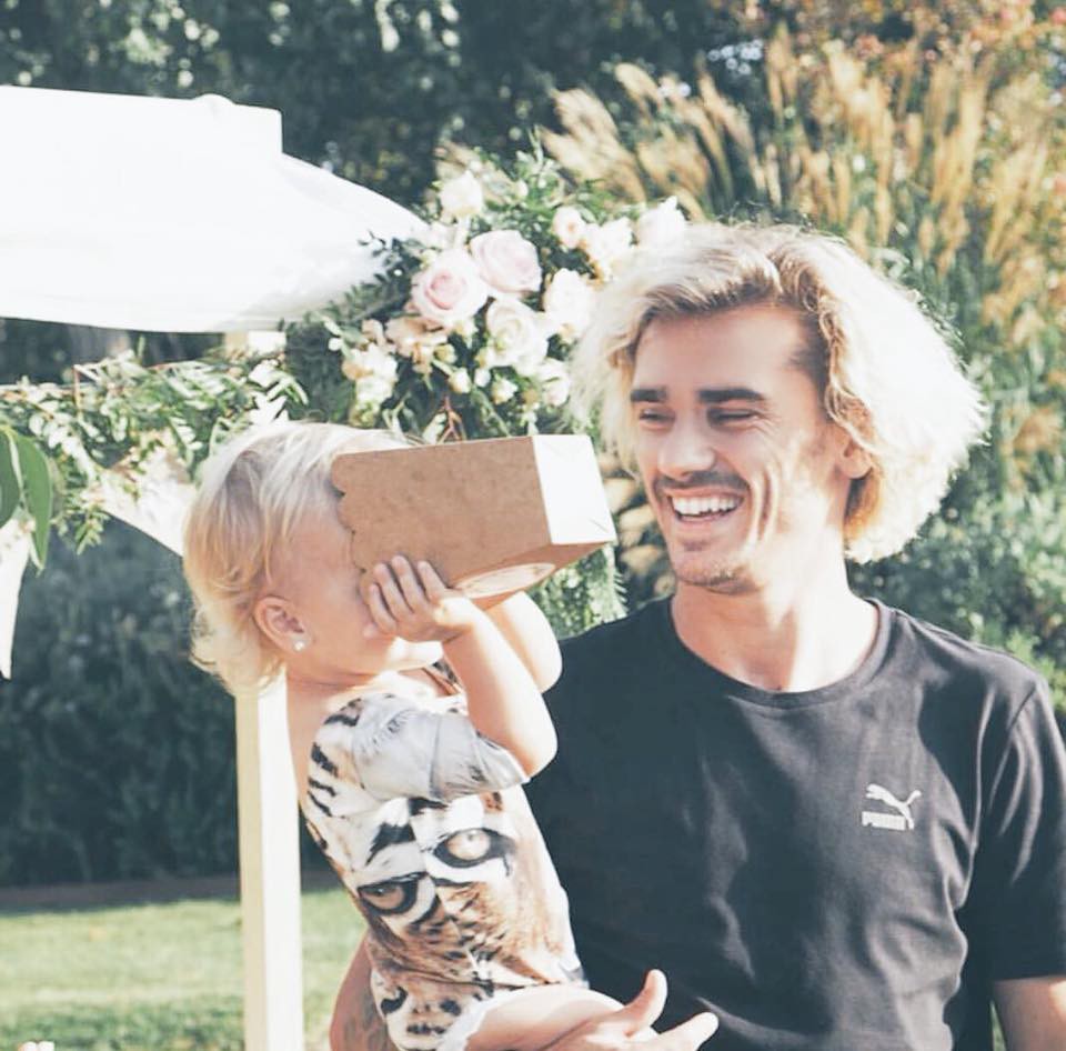 Hoàng tử bé của đội tuyển Pháp - Antoine Griezmann: Đá hay, đẹp trai, chung tình