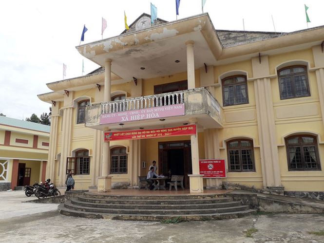 10 người thân làm quan 1 xã