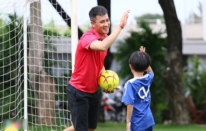 Cựu tiền đạo Lê Công Vinh: Giờ thì tôi thoải mái xem World Cup