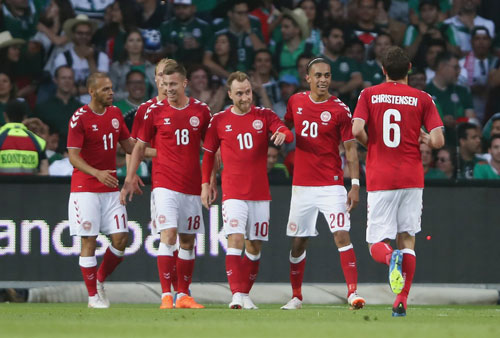 Schmeichel cứu thua 6 lần, Đan Mạch “bắn hạ” Peru