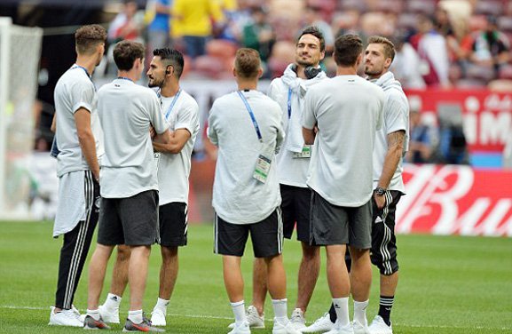 Quật ngã ĐKVĐ Đức, Mexico gây địa chấn