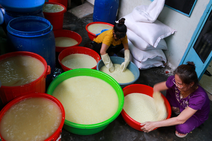 Xóm làm bánh ú lá tre ở Sài Gòn tất bật dịp Tết Đoan Ngọ