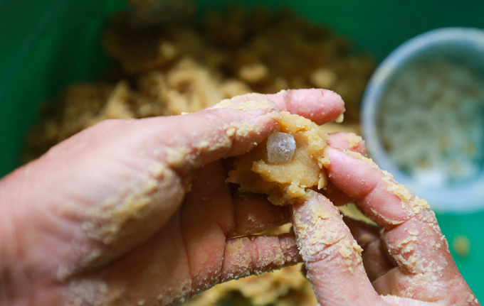 Xóm làm bánh ú lá tre ở Sài Gòn tất bật dịp Tết Đoan Ngọ