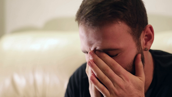 Bị vợ bắt gặp trong tình huống oan trái, tôi không thể thanh minh và bị quy tội ngoại tình