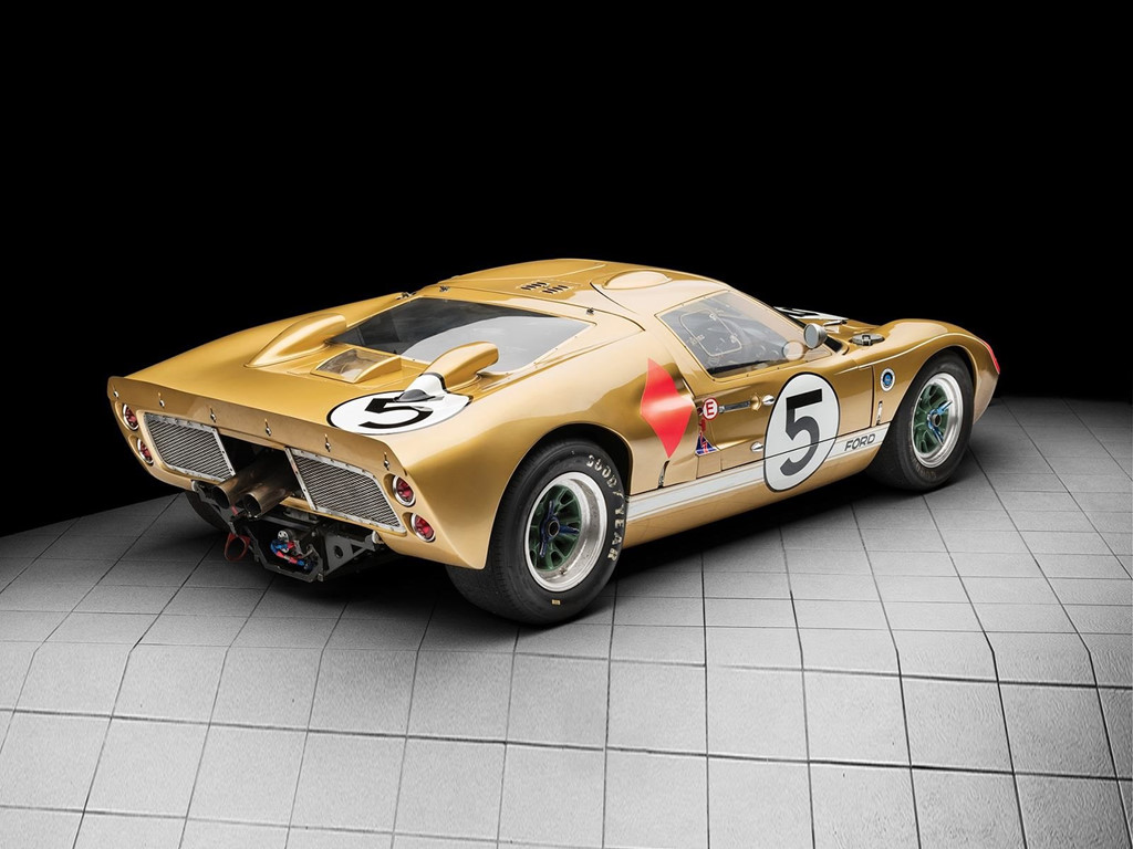 Siêu xe đua Ford GT40 đấu giá kỷ lục 12 triệu USD