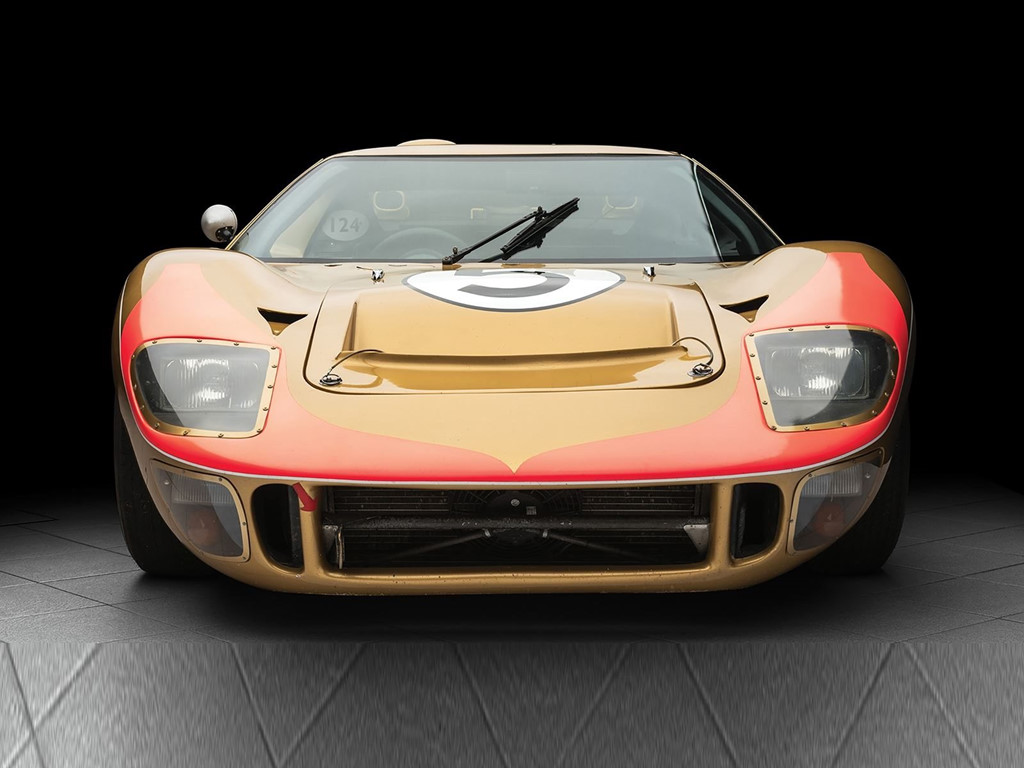 Siêu xe đua Ford GT40 đấu giá kỷ lục 12 triệu USD
