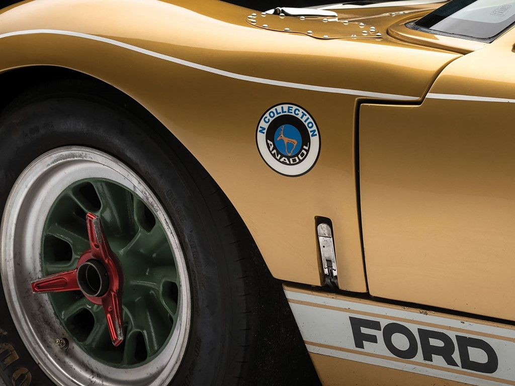 Siêu xe đua Ford GT40 đấu giá kỷ lục 12 triệu USD