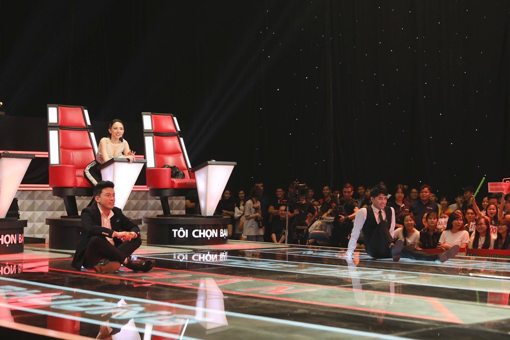 The Voice tập 5: Bùng nổ nút Chặn, Lam Trường - Noo Phước Thịnh ăn vạ để dụ thí sinh The Voice tập 5: Bùng nổ nút Chặn, Lam Trường - Noo Phước Thịnh ăn vạ để dụ thí sinh