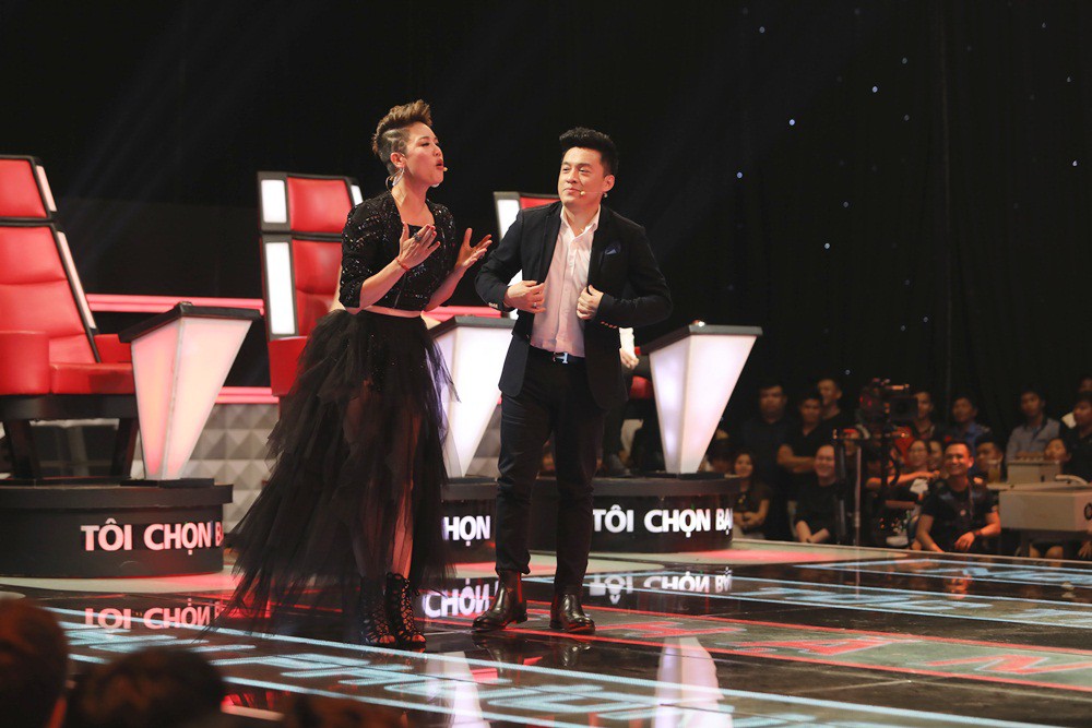 The Voice tập 5: Bùng nổ nút Chặn, Lam Trường - Noo Phước Thịnh ăn vạ để dụ thí sinh The Voice tập 5: Bùng nổ nút Chặn, Lam Trường - Noo Phước Thịnh ăn vạ để dụ thí sinh