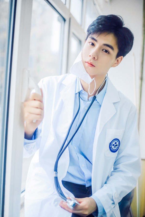 Giang Thần Hồ Nhất Thiên: Đằng sau vẻ đẹp nam thần lại là kẻ đạo đức giả, trăng hoa và dối trá?