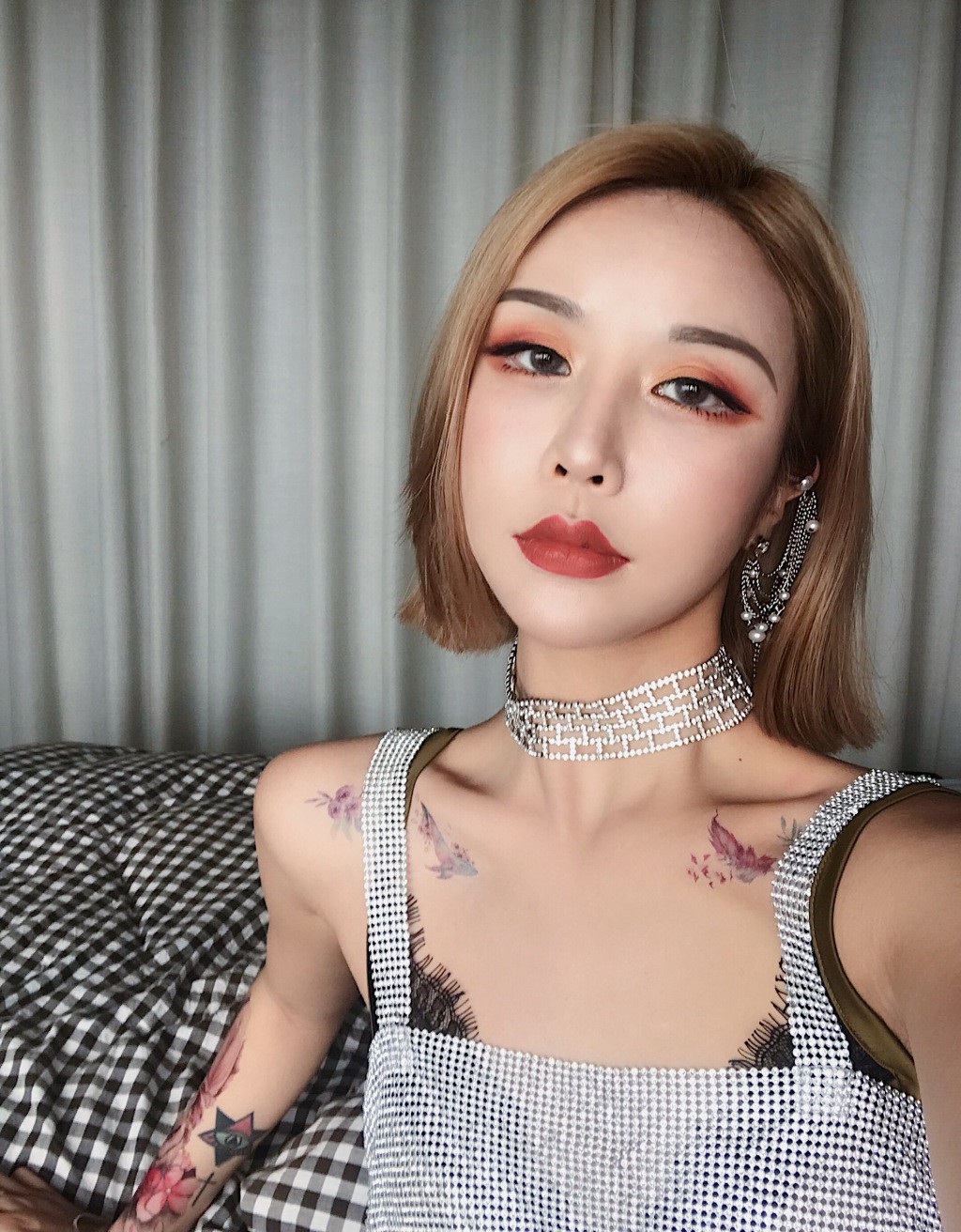 Giang Thần Hồ Nhất Thiên: Đằng sau vẻ đẹp nam thần lại là kẻ đạo đức giả, trăng hoa và dối trá?