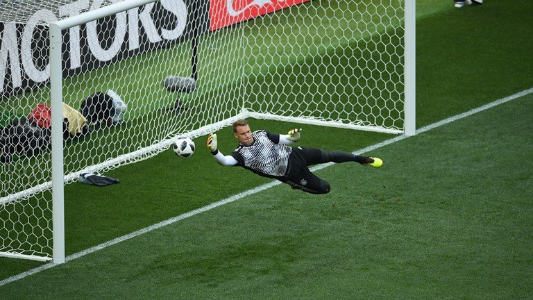 Quật ngã ĐKVĐ Đức, Mexico gây địa chấn