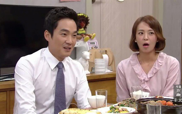 Lúc mẹ con tôi cần được che chở nhất thì bố tôi hắt hủi, giờ ông lại muốn đón chúng tôi về để bù đắp