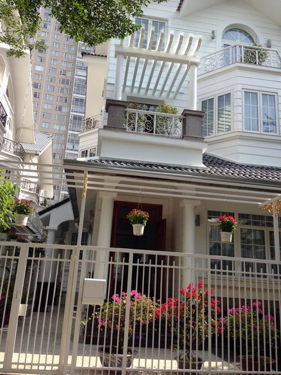 Những sao nam sở hữu gia thế khủng trong Vbiz: Cực kín tiếng nhưng lại là thiếu gia ngậm thìa vàng từ trong trứng nước Những sao nam sở hữu gia thế khủng trong Vbiz: Cực kín tiếng nhưng lại là thiếu gia ngậm thìa vàng từ trong trứng nước