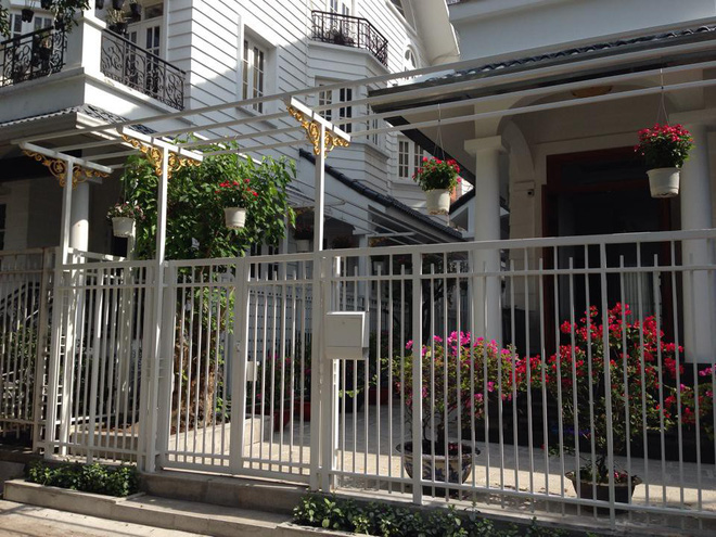 Những sao nam sở hữu gia thế khủng trong Vbiz: Cực kín tiếng nhưng lại là thiếu gia ngậm thìa vàng từ trong trứng nước