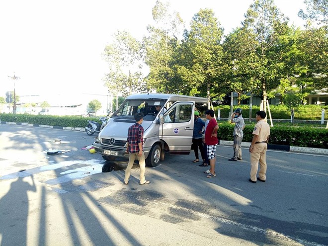 Xe Inova chạy ẩu khiến cháu bé 11 tuổi văng ra ngoài tử vong