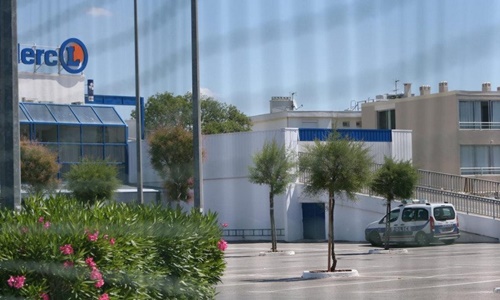 Người phụ nữ hô Thánh Allah vĩ đại tấn công bằng dao ở siêu thị Pháp