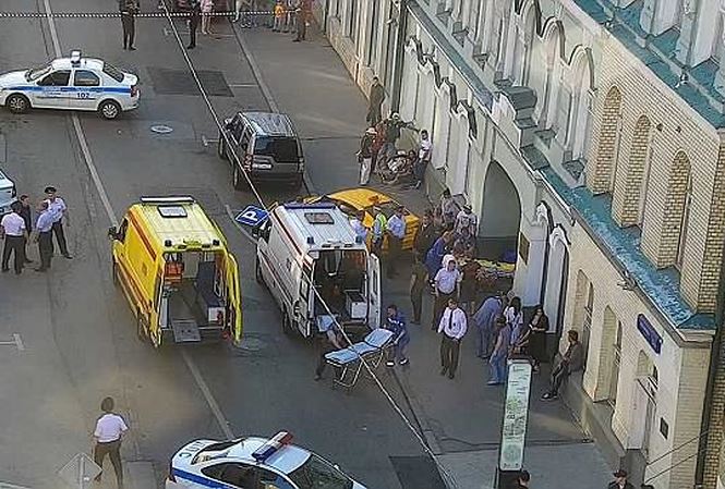 Nga: Taxi lao vào đám đông CĐV World Cup, 8 người bị thương