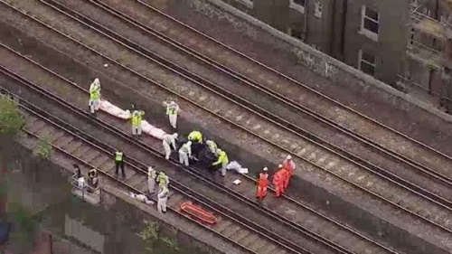 Tàu đâm chết ba người ở London