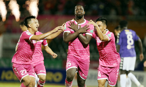 HLV Tài Em bức xúc vì chuyện đổi sân của Bình Dương