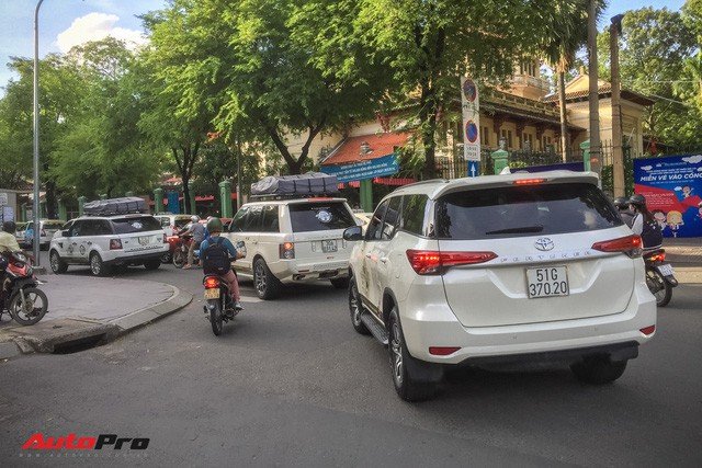Lộ ảnh nóng loạt xe sang trong hành trình siêu xe xuyên Việt của ông Đặng Lê Nguyên Vũ Lộ ảnh nóng loạt xe sang trong hành trình siêu xe xuyên Việt của ông Đặng Lê Nguyên Vũ