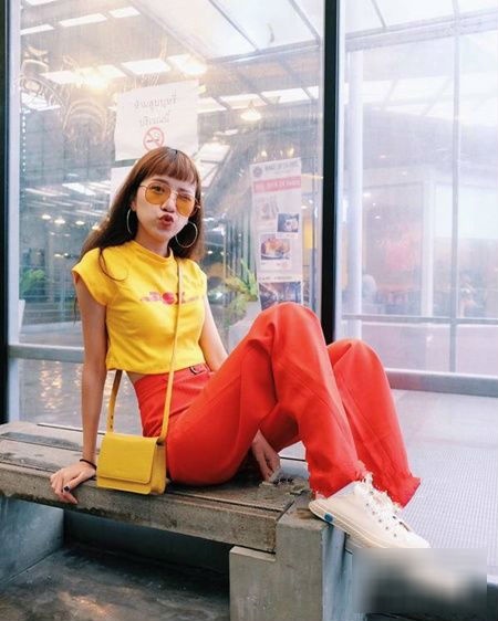 Trang phục hè với màu sắc rực rỡ lên ngôi khiến chị em bấn loạn tìm mua bằng được