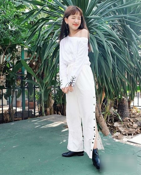 Trang phục hè với màu sắc rực rỡ lên ngôi khiến chị em bấn loạn tìm mua bằng được