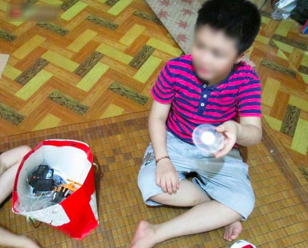 Cuộc sống của bé trai 10 tuổi bị bố và mẹ kế bạo hành đến rạn sọ não ở Hà Nội giờ ra sao?