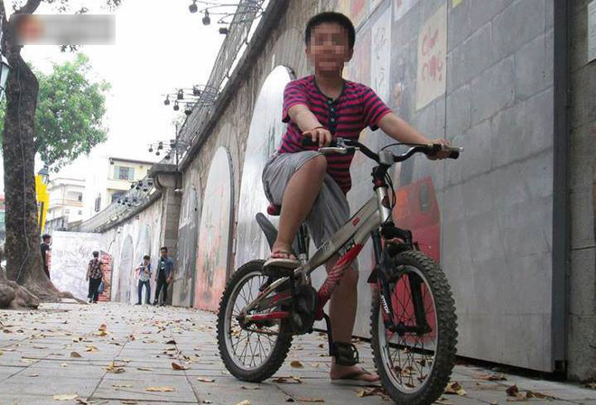 Cuộc sống của bé trai 10 tuổi bị bố và mẹ kế bạo hành đến rạn sọ não ở Hà Nội giờ ra sao?