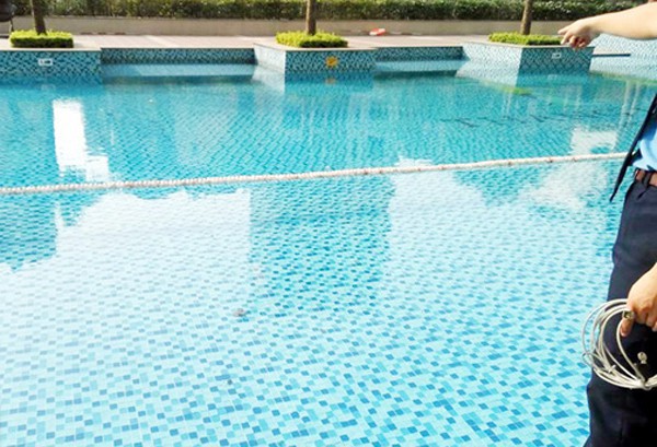 Bé trai 13 tuổi từ Bình Định ra Hà Nội dự đám cưới tử vong bất thường tại bể bơi