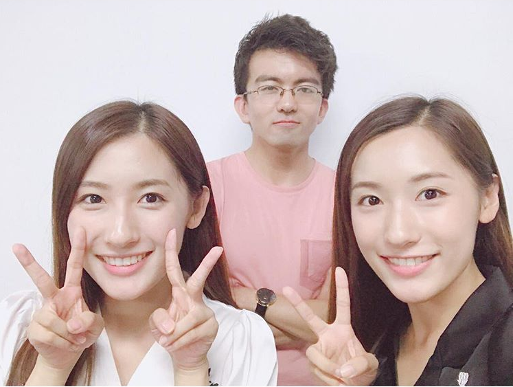 Xinh như hotgirl lại tốt nghiệp thạc sĩ Harvard chỉ trong 1 năm, cặp chị em sinh đôi này đang khiến hàng triệu người ngưỡng mộ