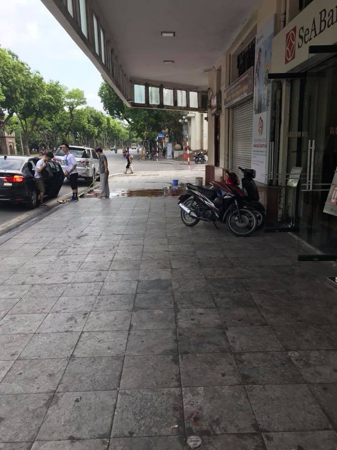 Chạy xe Lead tốc độ cao quanh hồ Hoàn Kiếm cùng một nhóm, hai cô gái thương vong