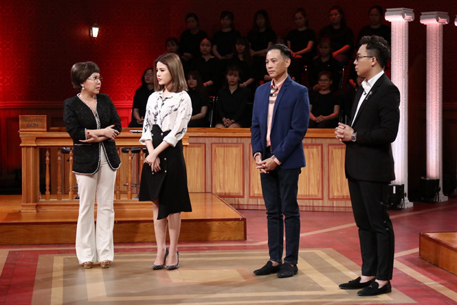 Phiên tòa tình yêu tập 10: Hồng Vân rơi nước mắt kể chuyện từng bỏ nhà đi bụi Phiên tòa tình yêu tập 10: Hồng Vân rơi nước mắt kể chuyện từng bỏ nhà đi bụi