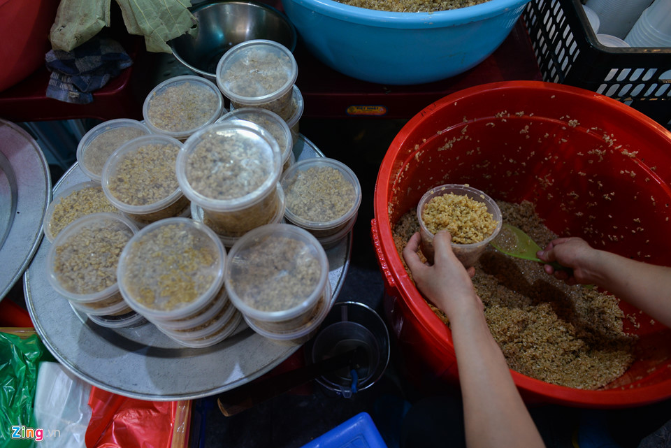 Rượu nếp đắt hàng, mận tăng giá sáng sớm Tết Đoan Ngọ Rượu nếp đắt hàng, mận tăng giá sáng sớm Tết Đoan Ngọ