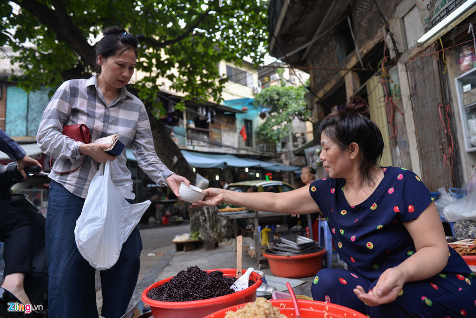Rượu nếp đắt hàng, mận tăng giá sáng sớm Tết Đoan Ngọ Rượu nếp đắt hàng, mận tăng giá sáng sớm Tết Đoan Ngọ