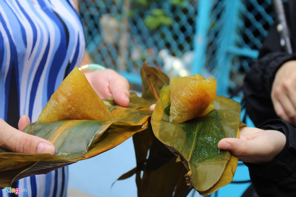 Bí quyết đắt hàng của hẻm bánh ú mùa Tết Đoan Ngọ ở Sài Gòn