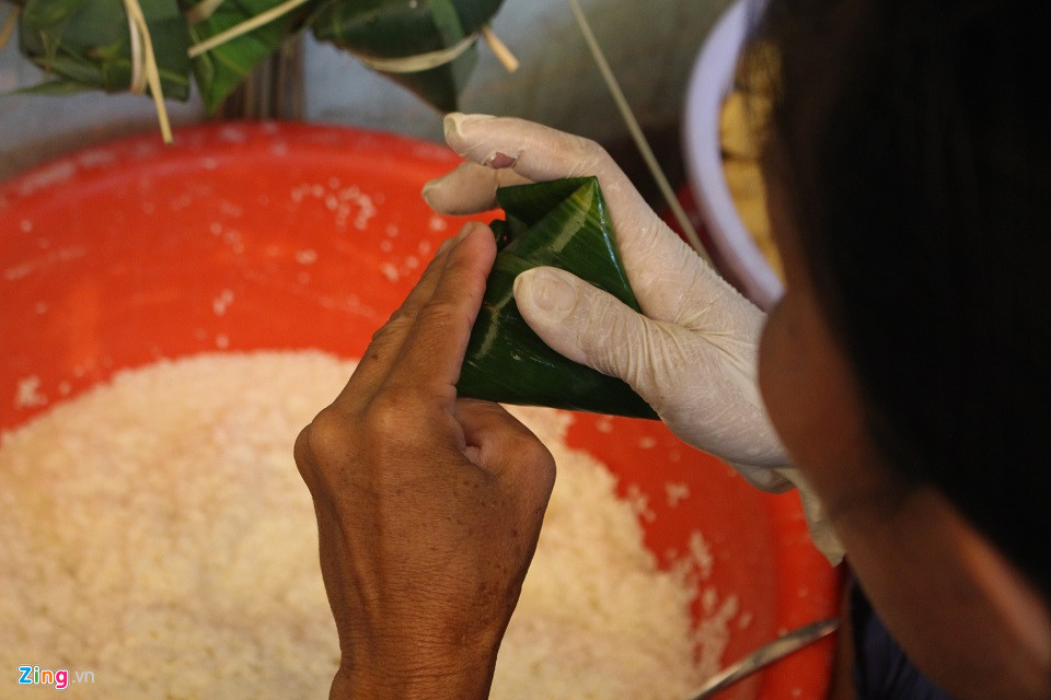 Bí quyết đắt hàng của hẻm bánh ú mùa Tết Đoan Ngọ ở Sài Gòn