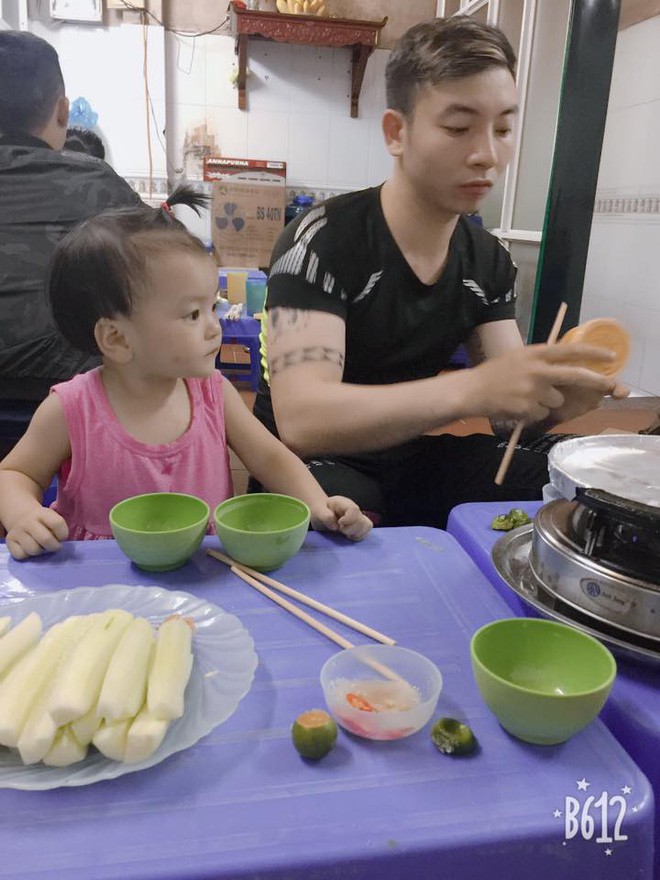 Vợ trẻ đăng đàn dằn mặt tình địch sống ngay trong nhà, dân mạng được phen hỉ hả: Đáng yêu quá! Vợ trẻ đăng đàn dằn mặt tình địch sống ngay trong nhà, dân mạng được phen hỉ hả: Đáng yêu quá!