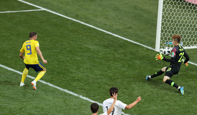 Thụy Điển thắng Hàn Quốc sít sao nhờ công nghệ VAR