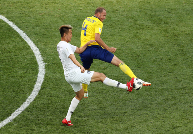 Thụy Điển thắng Hàn Quốc sít sao nhờ công nghệ VAR